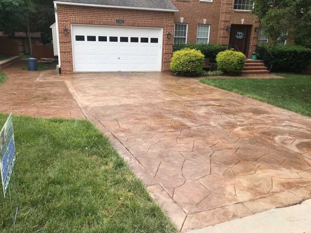 A clean driveway in a house located in Fredericksburg